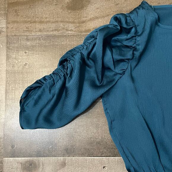 Paper Crane Women's T41729P Ocean Blue Ruched Sleeve Smocked Hem Crop Top Size M - Picture 8 of 14